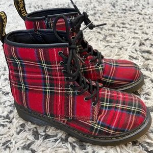 Dr Martens tartan plaid big girls (size 4)